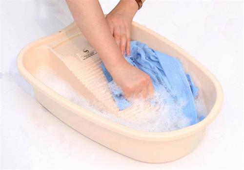 用未將處理的水洗衣服 用未將處理的水洗衣服