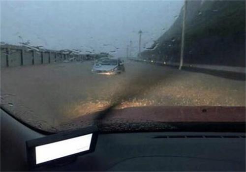 臺灣暴雨路面給水 臺灣暴雨路面給水
