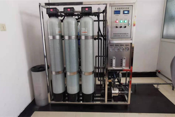 一噸全自動反滲透純水系統(tǒng) 一噸全自動反滲透純水系統(tǒng)