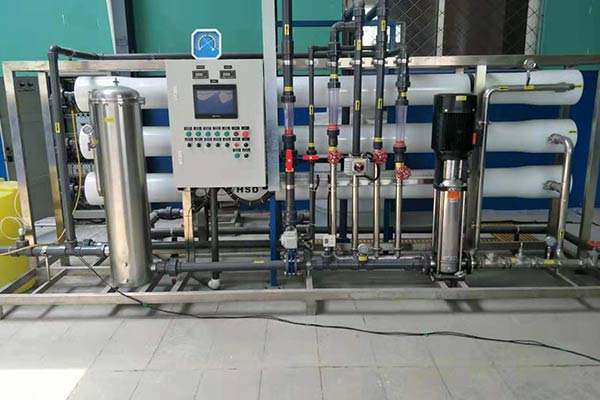 反滲透水處理設(shè)備 反滲透水處理設(shè)備