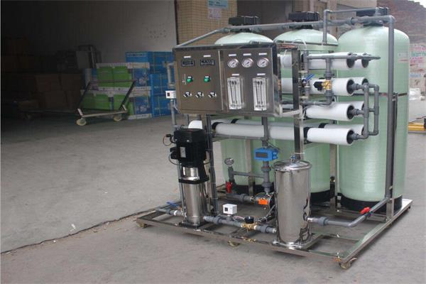 反滲透純水設備 (4) 反滲透純水設備 (4)