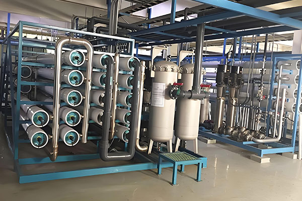 大型工業反滲透純水設備 大型工業反滲透純水設備