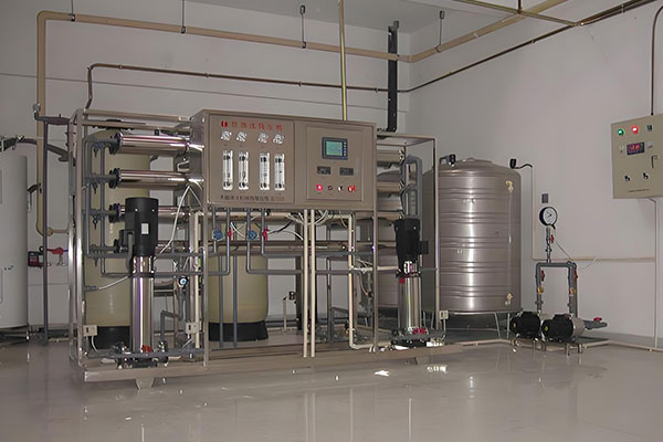 工業(yè)反滲透設(shè)備廠家:助力工業(yè)用水品質(zhì)提升 工業(yè)反滲透設(shè)備廠家:助力工業(yè)用水品質(zhì)提升