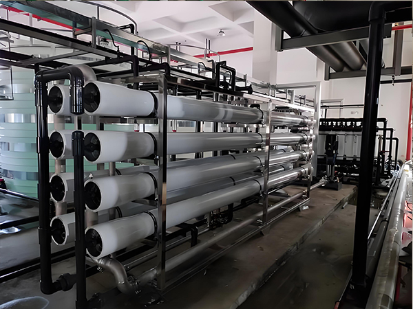 除鹽水設備生產廠家如何破解工業用水難題?  除鹽水設備生產廠家如何破解工業用水難題?