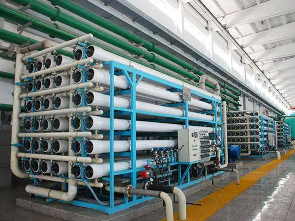 工業(yè)大型純水處理設(shè)備：規(guī)?；a(chǎn)的水質(zhì)效能升級方案 