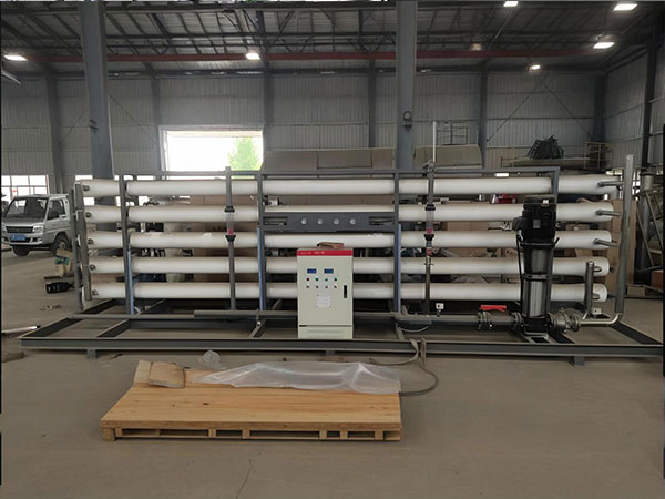 工業反滲透凈水設備:工業純水制備的高效解決方案 工業反滲透凈水設備:工業純水制備的高效解決方案