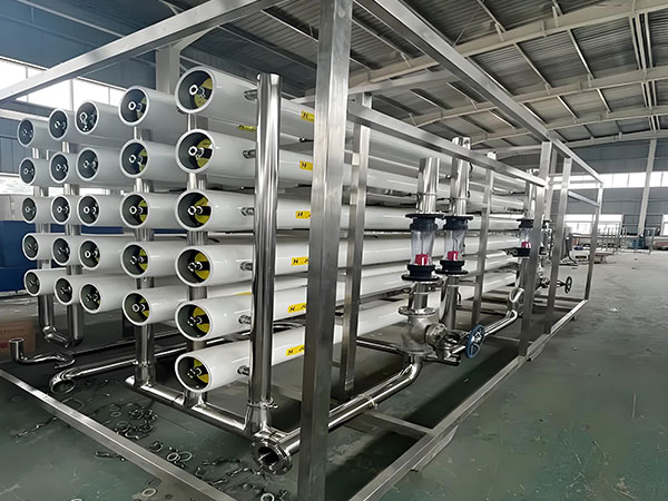 滿足嚴苛純水標準二級反滲透純水裝置如何賦能工業(yè)生產(chǎn)？