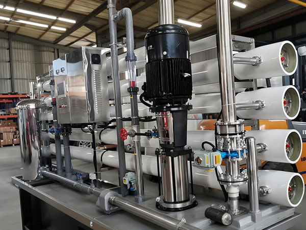 工業(yè)反滲透純水裝置：工藝創(chuàng)新適配復(fù)雜工業(yè)水質(zhì)需求