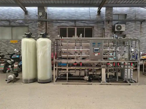 如何選擇超純水設(shè)備生產(chǎn)源頭廠家？